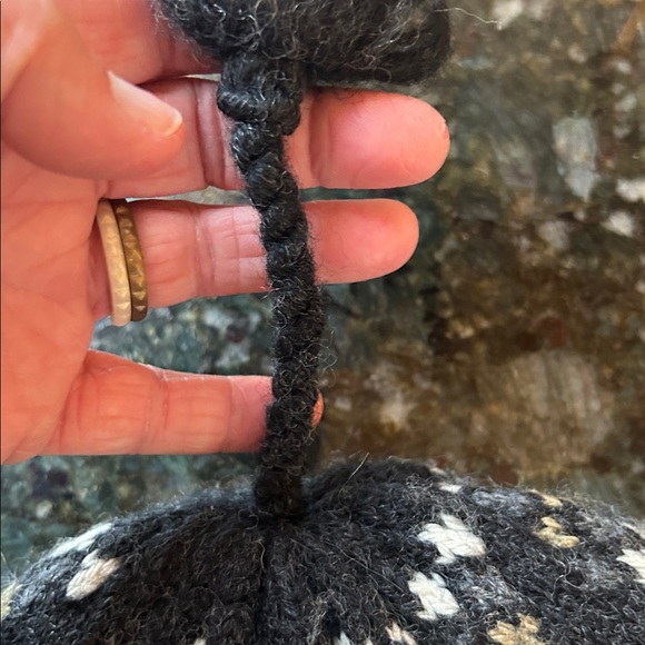 Turtle Fur Wool Hat with Pom Pom. fleece Lining. Snowflakes. Skiing. Outdoor - Picture 12 of 14